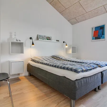 Aron - 700m From The Sea In Nw Jutland By Interhome بيت للعطل